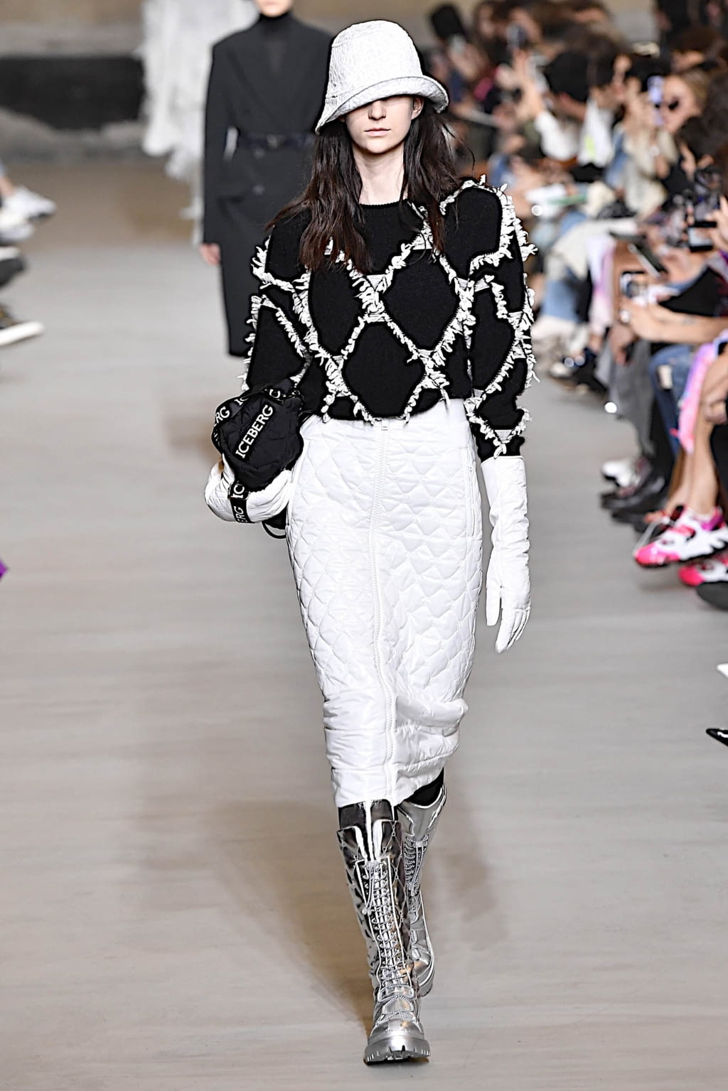 Fashion Week Milan Fall/Winter 2020 look 4 de la collection Iceberg womenswear