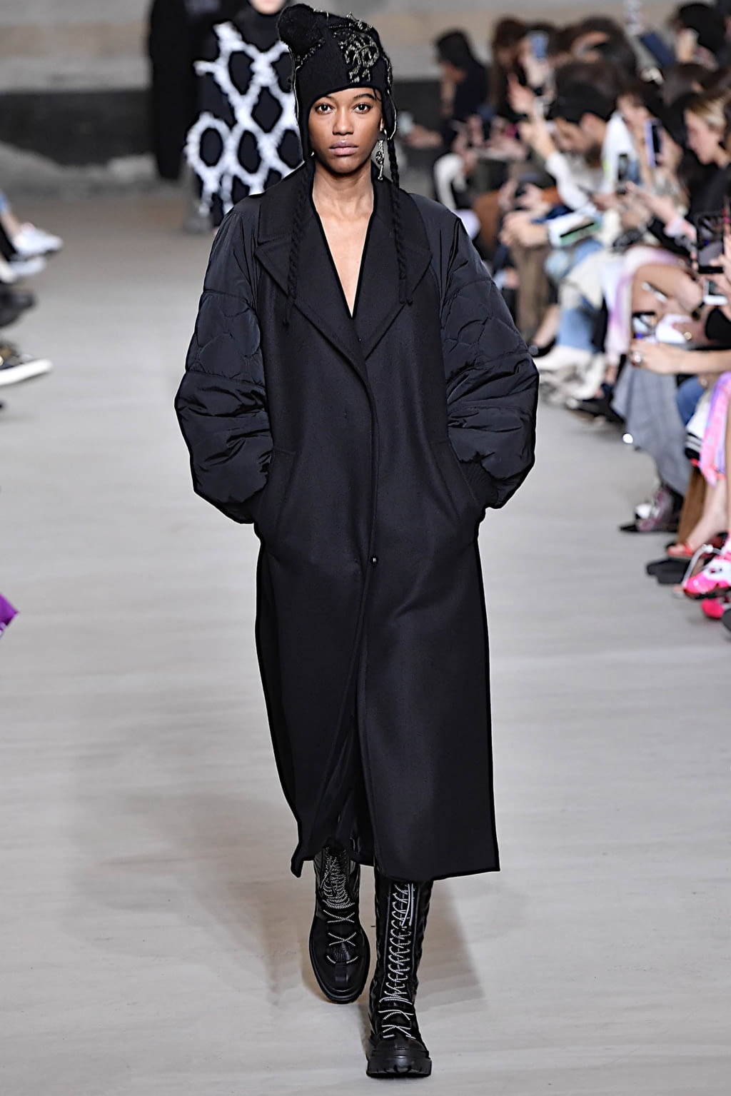 Fashion Week Milan Fall/Winter 2020 look 1 de la collection Iceberg womenswear