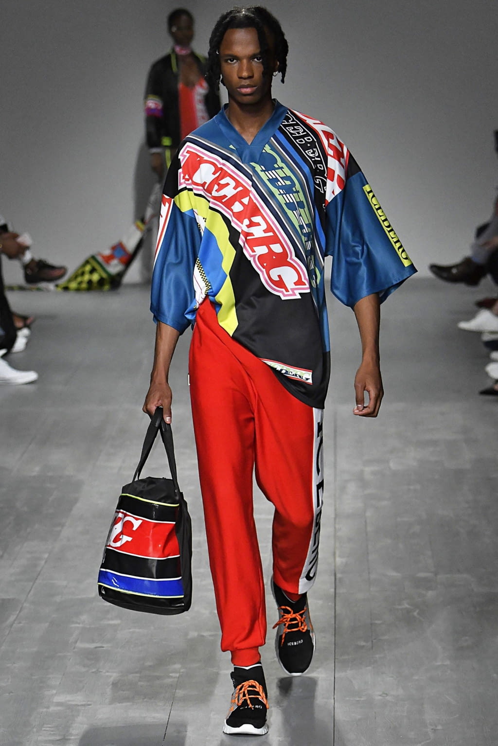 Fashion Week London Spring/Summer 2019 look 19 from the Iceberg collection 男装