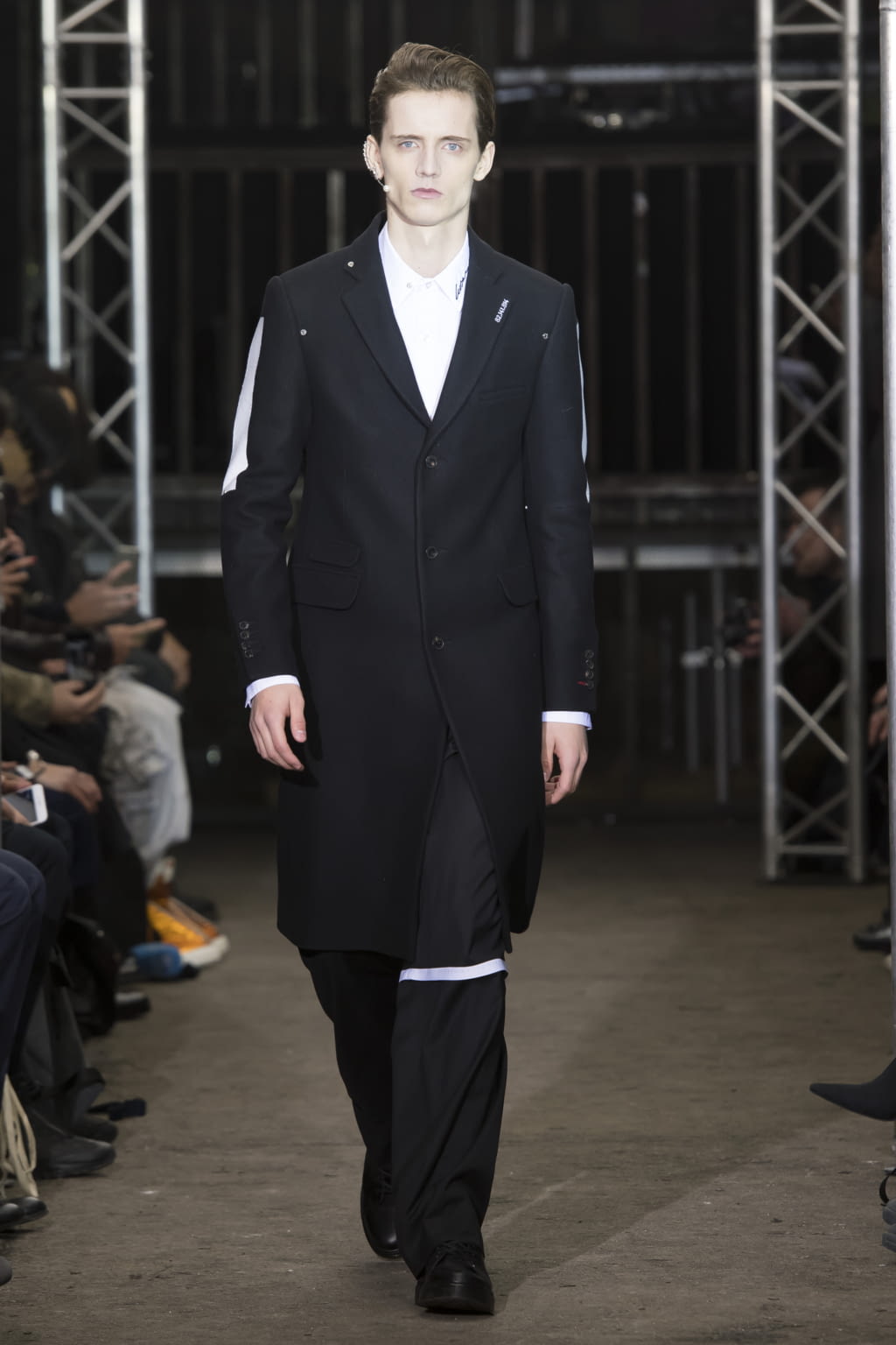 Fashion Week Paris Fall/Winter 2017 look 2 from the Icosae collection menswear