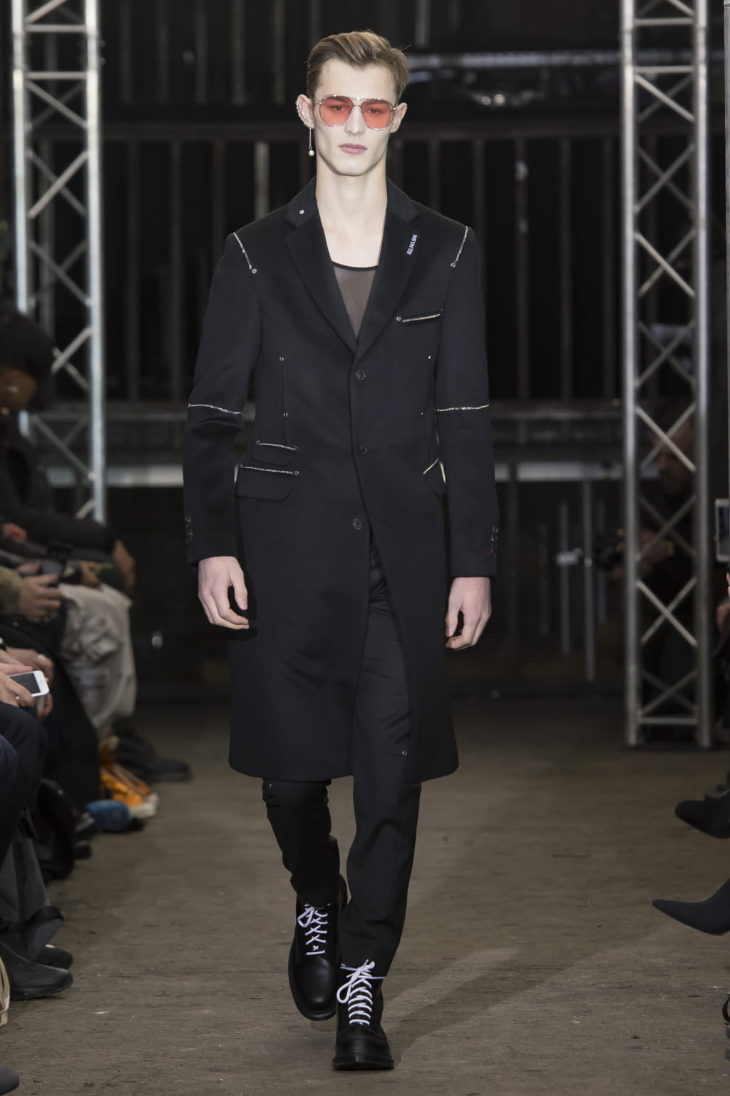 Fashion Week Paris Fall/Winter 2017 look 24 from the Icosae collection menswear