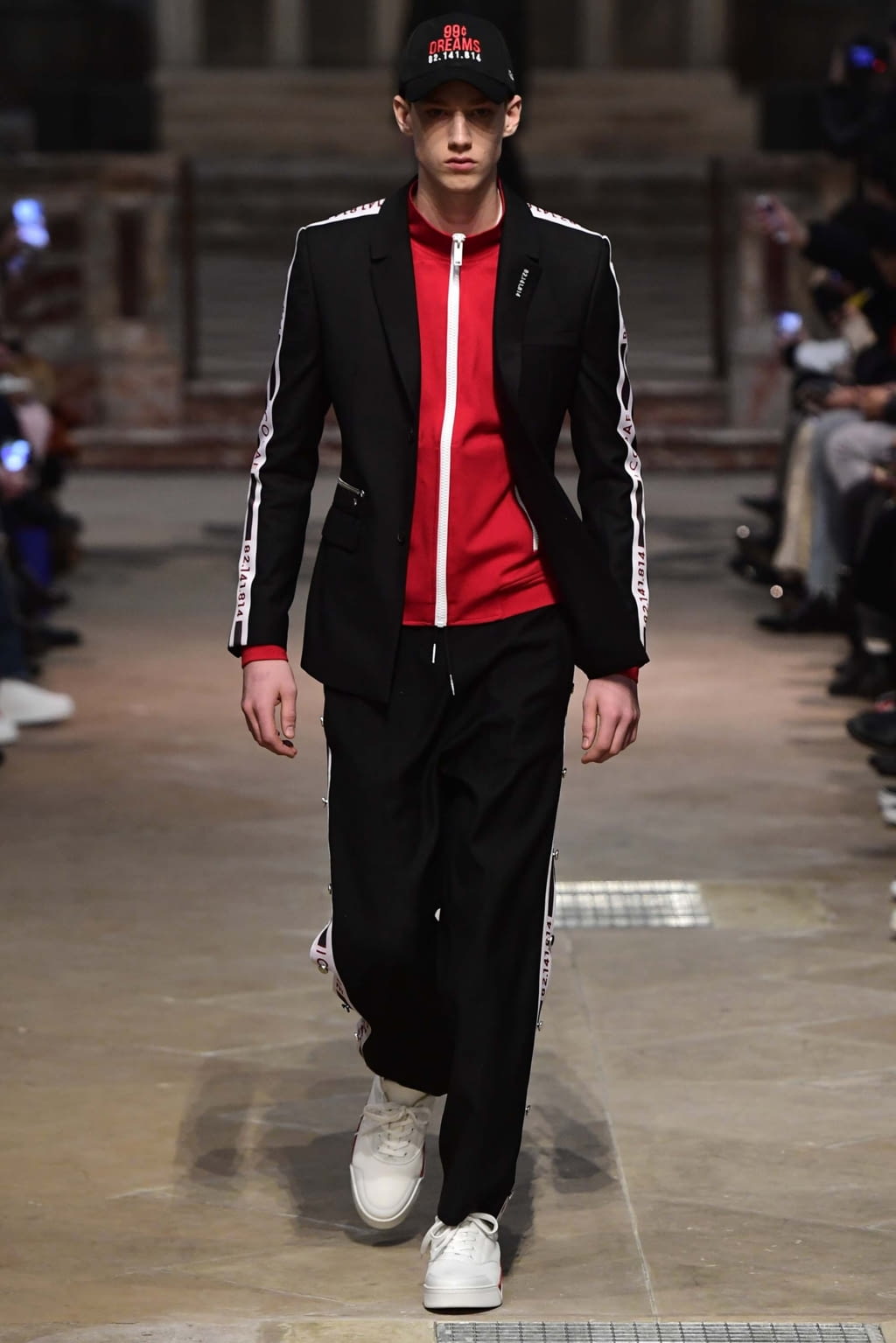 Fashion Week Paris Fall/Winter 2018 look 17 from the Icosae collection menswear
