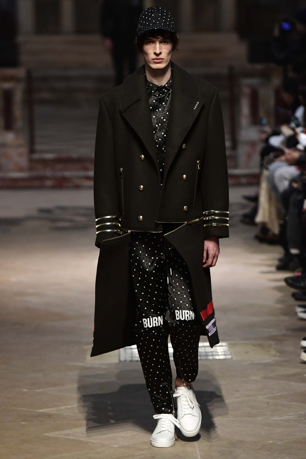 Fashion Week Paris Fall/Winter 2018 look 18 from the Icosae collection menswear