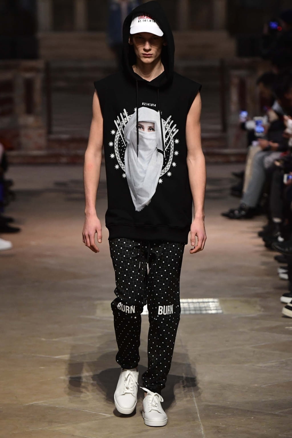 Fashion Week Paris Fall/Winter 2018 look 22 from the Icosae collection 男装