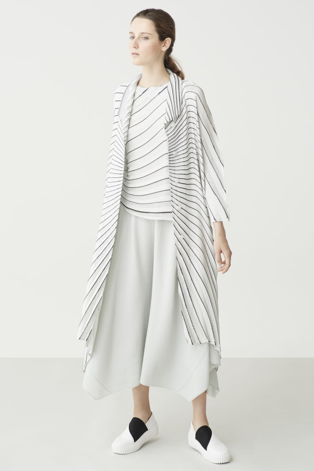 Fashion Week Paris Resort 2018 look 16 from the Issey Miyake collection womenswear