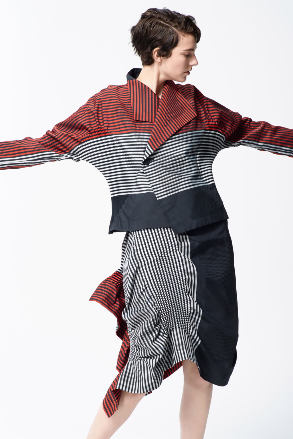 Fashion Week Paris Pre-Fall 2018 look 13 from the Issey Miyake collection womenswear