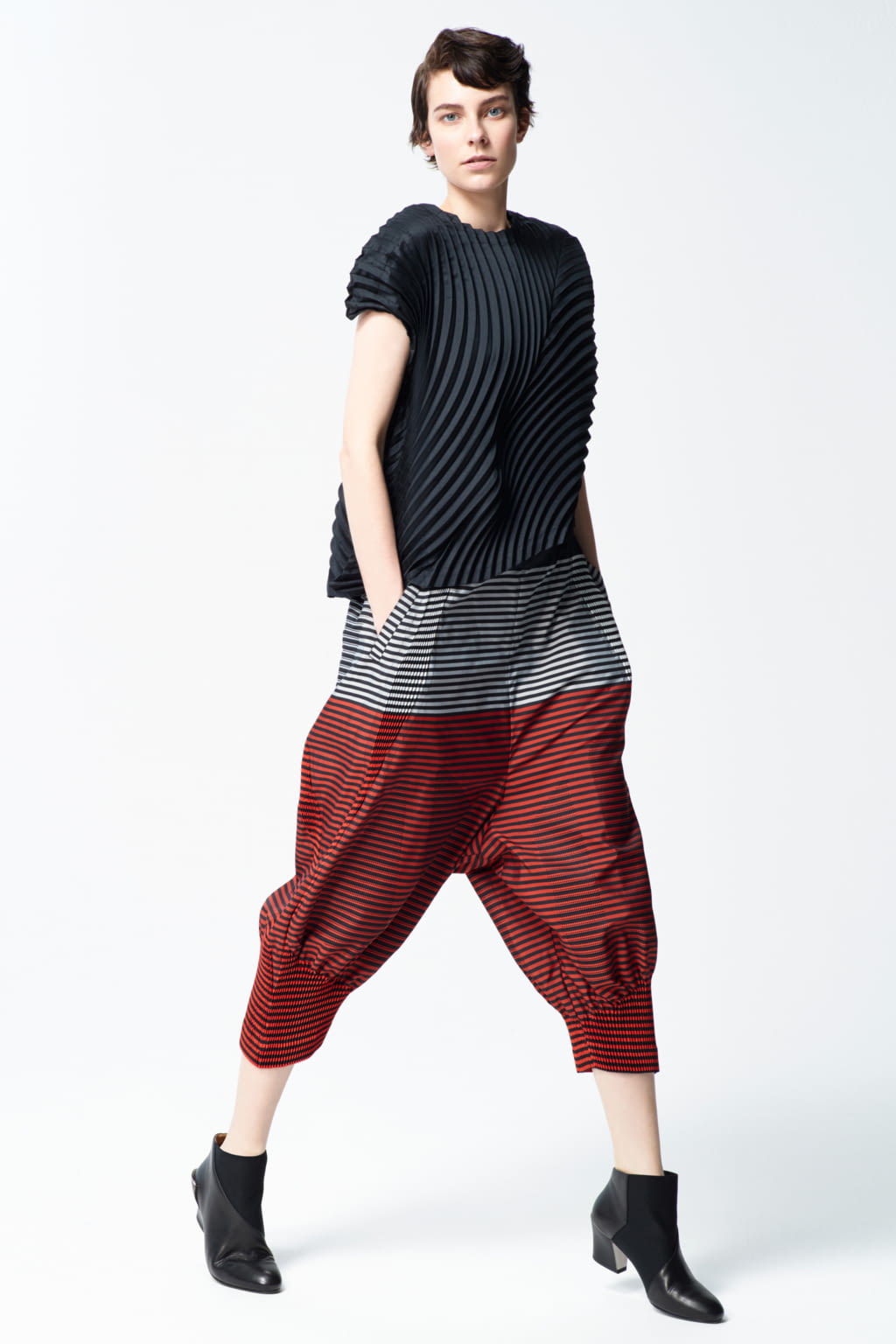 Fashion Week Paris Pre-Fall 2018 look 14 from the Issey Miyake collection 女装
