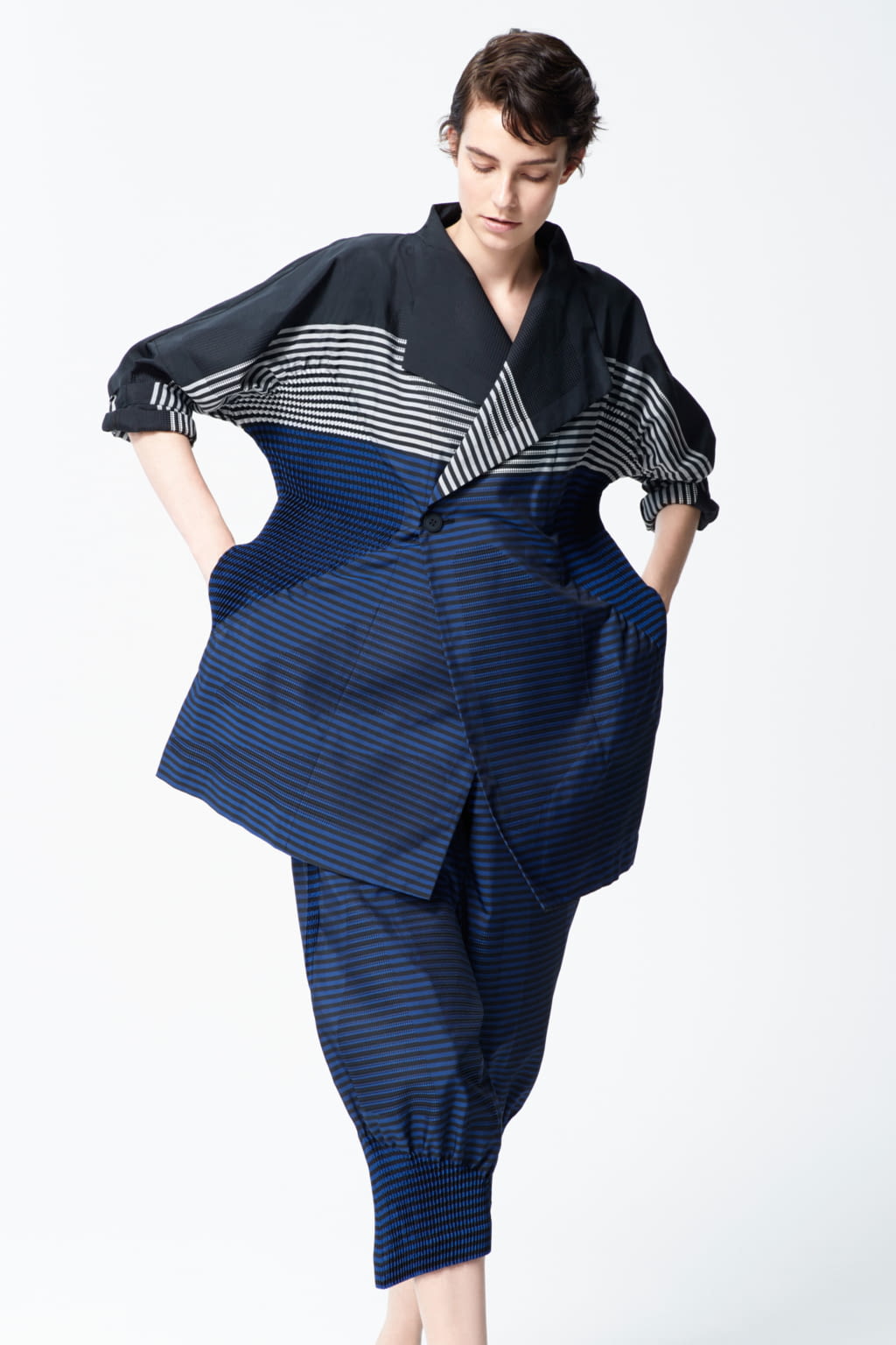 Fashion Week Paris Pre-Fall 2018 look 15 from the Issey Miyake collection womenswear