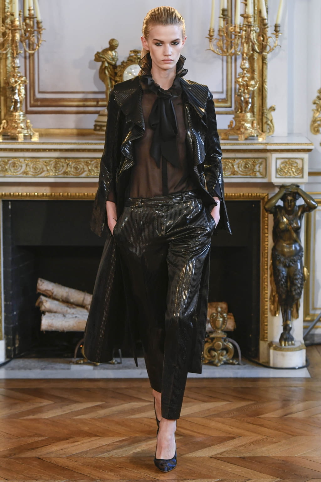 Fashion Week Paris Fall/Winter 2017 look 1 from the Ingie Paris collection womenswear