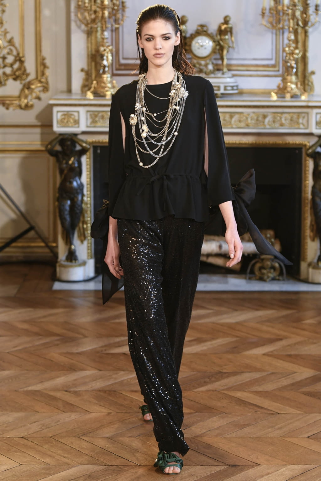 Fashion Week Paris Fall/Winter 2017 look 22 from the Ingie Paris collection womenswear