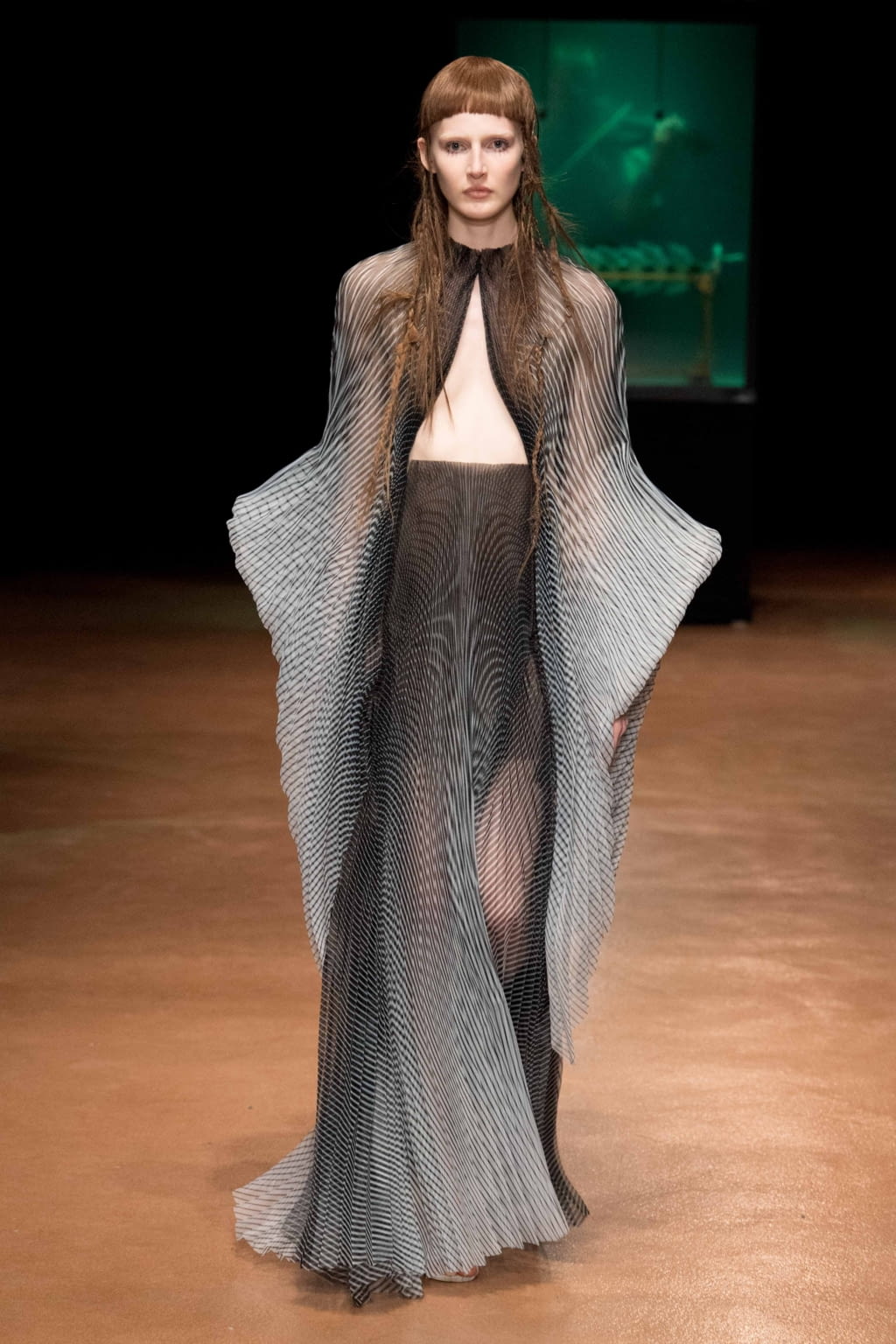Fashion Week Paris Fall/Winter 2017 look 3 from the Iris Van Herpen collection 高级定制