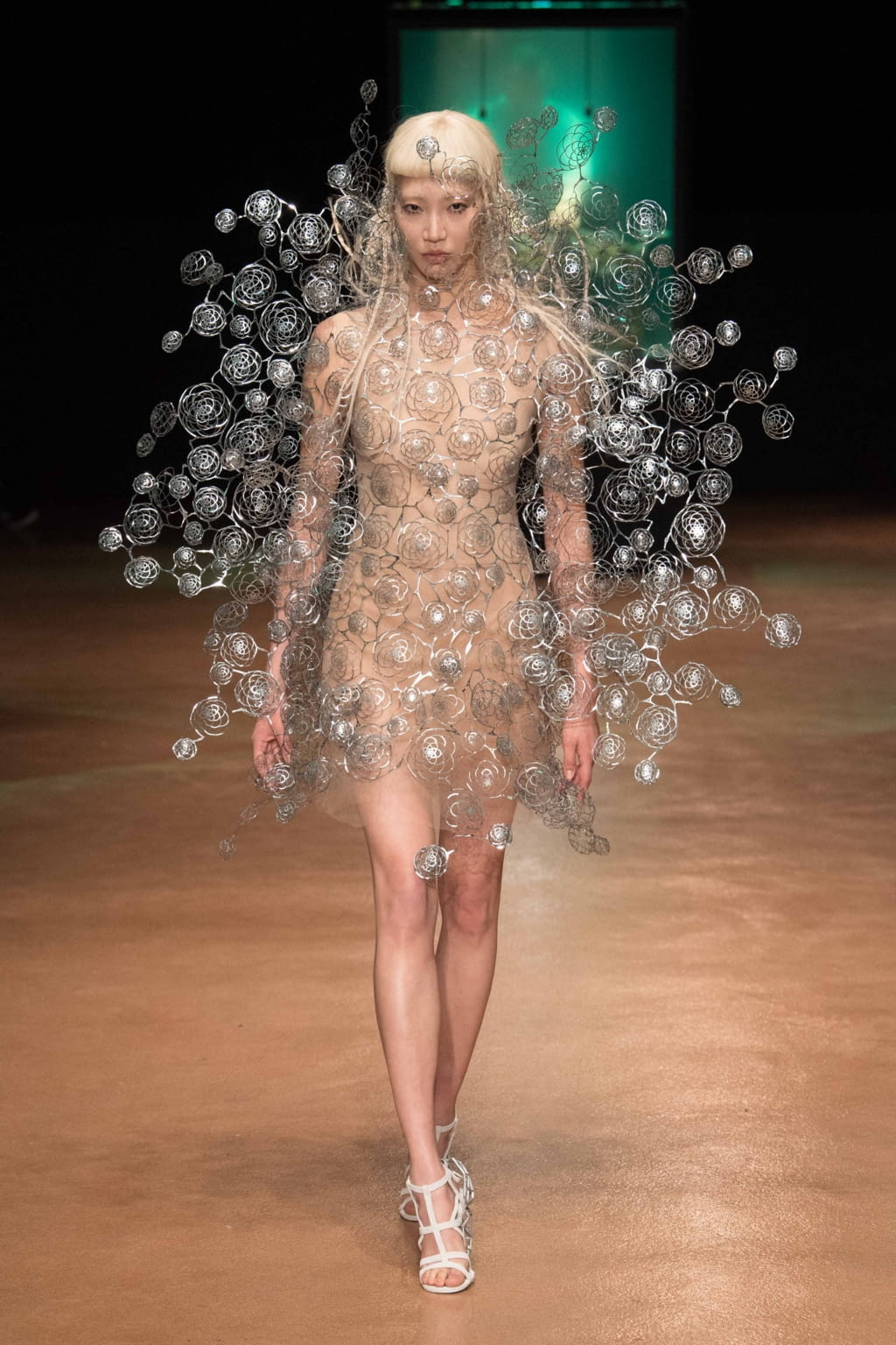 Fashion Week Paris Fall/Winter 2017 look 8 from the Iris Van Herpen collection 高级定制