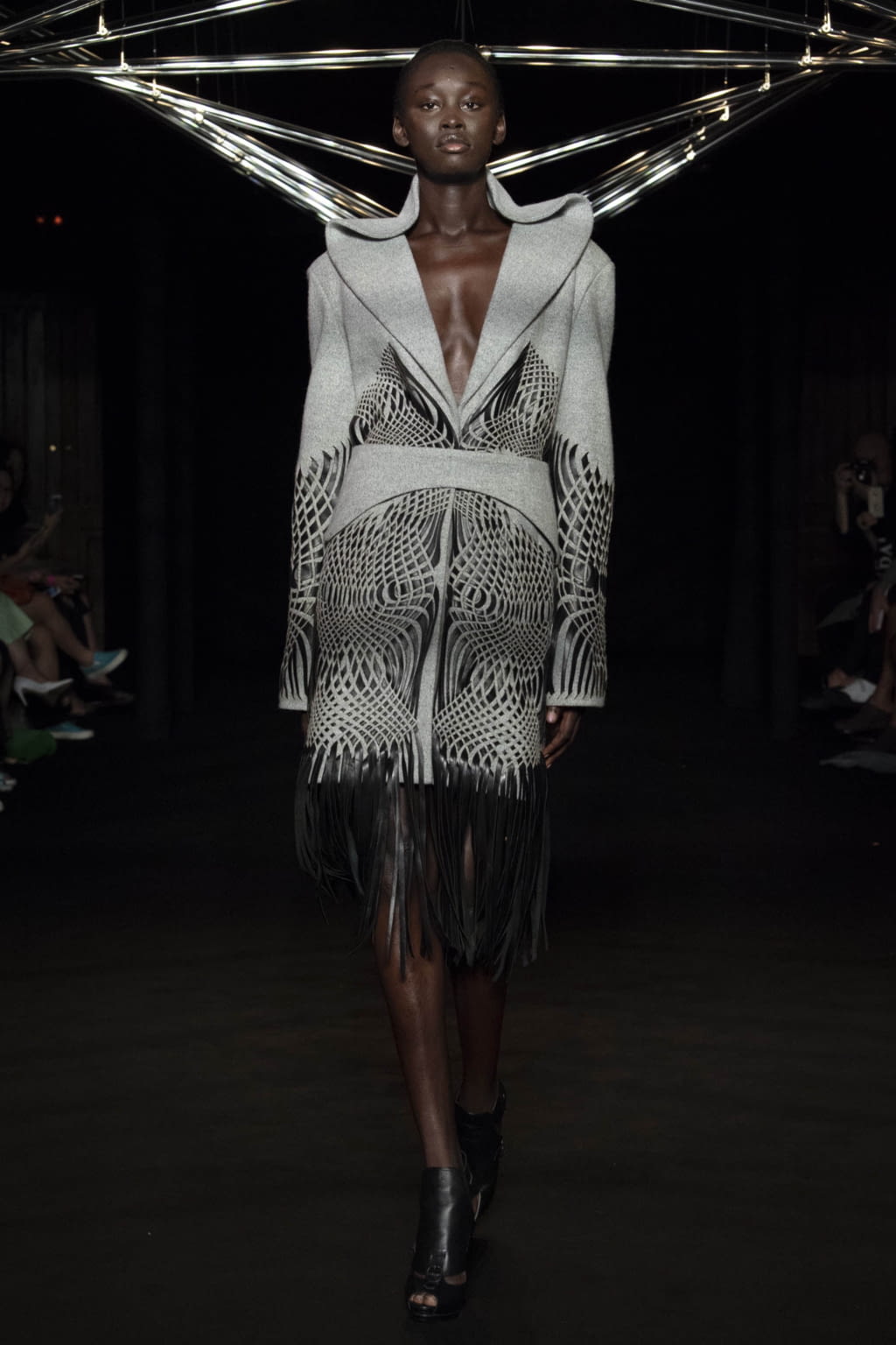 Fashion Week Paris Fall/Winter 2018 look 5 from the Iris Van Herpen collection 高级定制