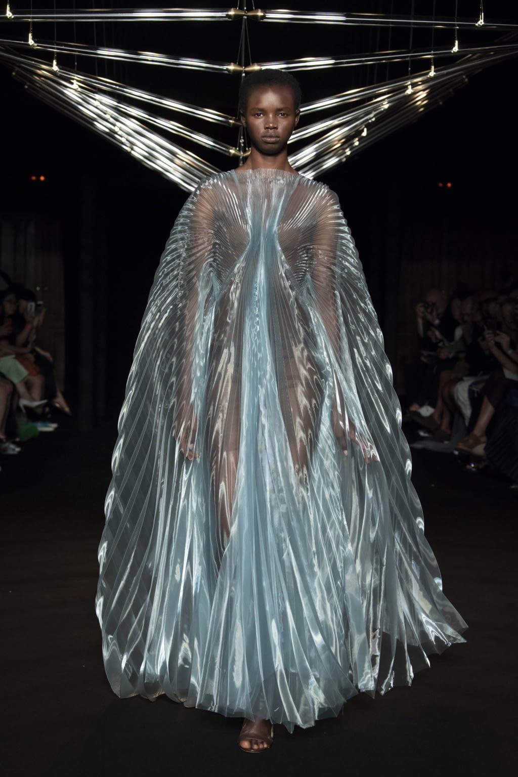 Fashion Week Paris Fall/Winter 2018 look 4 from the Iris Van Herpen collection couture