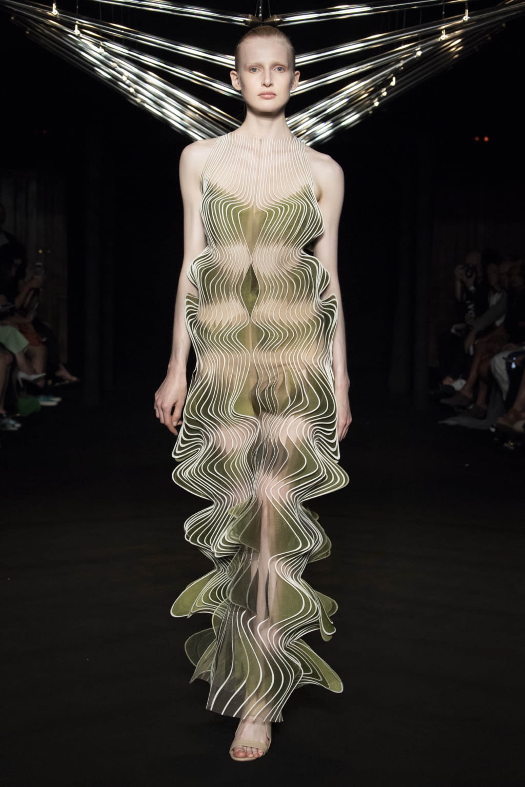 Fashion Week Paris Fall/Winter 2018 look 9 from the Iris Van Herpen collection 高级定制