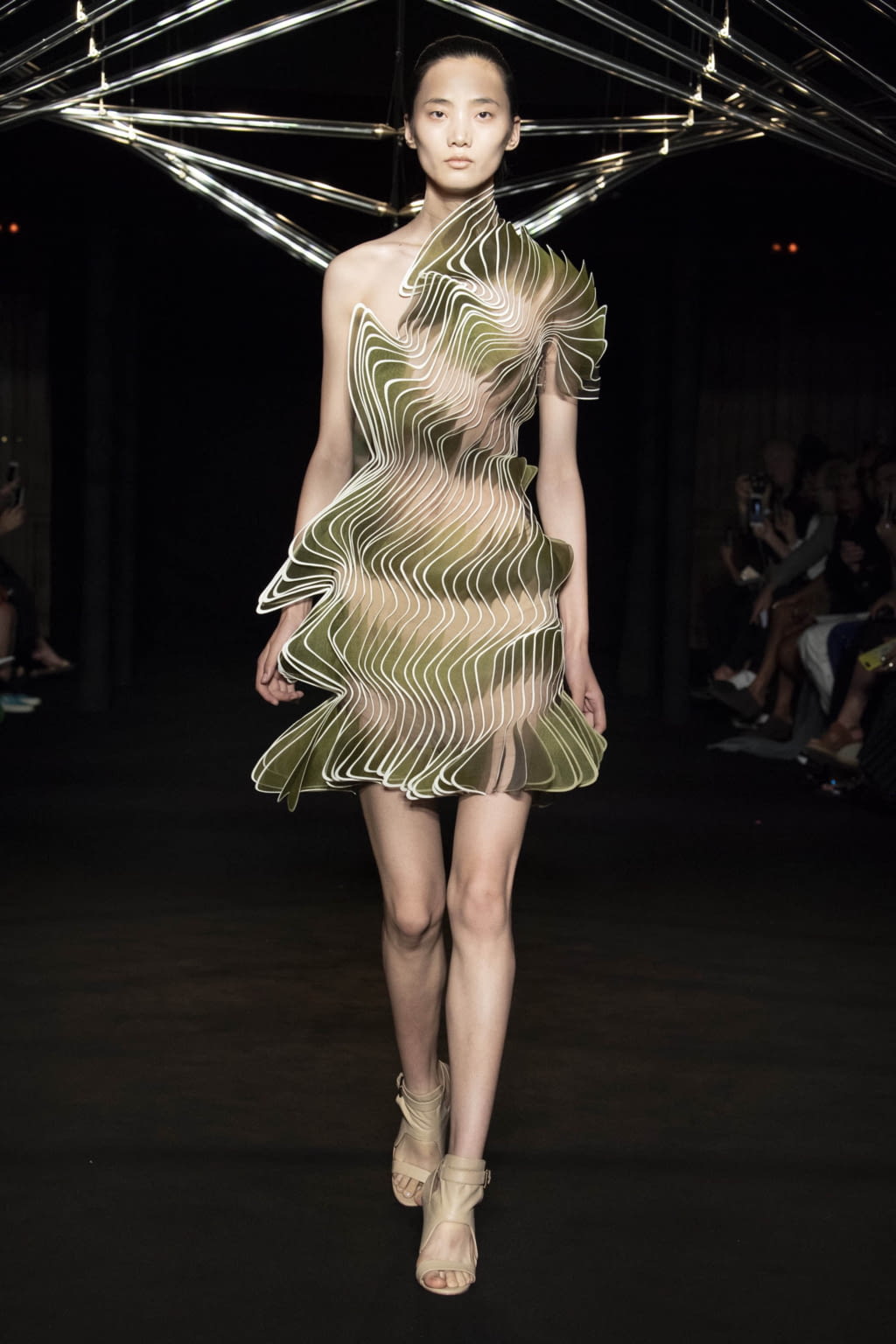 Fashion Week Paris Fall/Winter 2018 look 7 from the Iris Van Herpen collection 高级定制