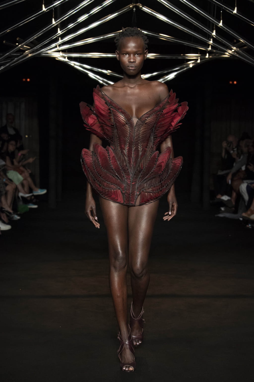 Fashion Week Paris Fall/Winter 2018 look 10 from the Iris Van Herpen collection couture