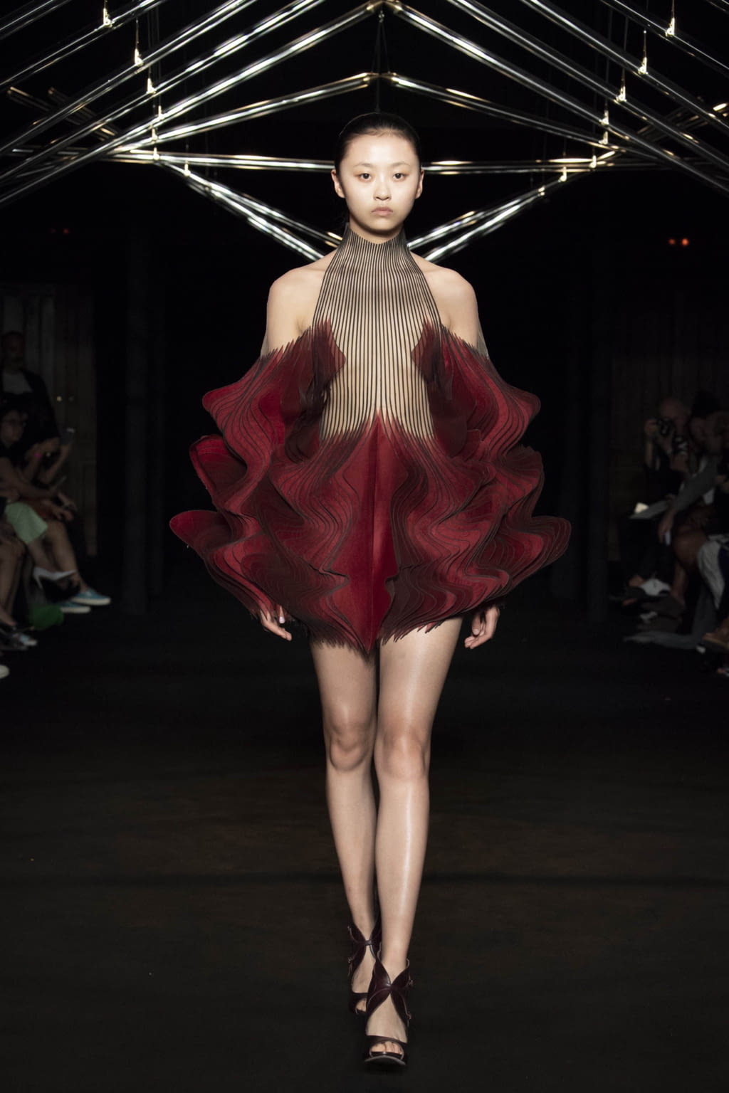 Fashion Week Paris Fall/Winter 2018 look 12 from the Iris Van Herpen collection couture