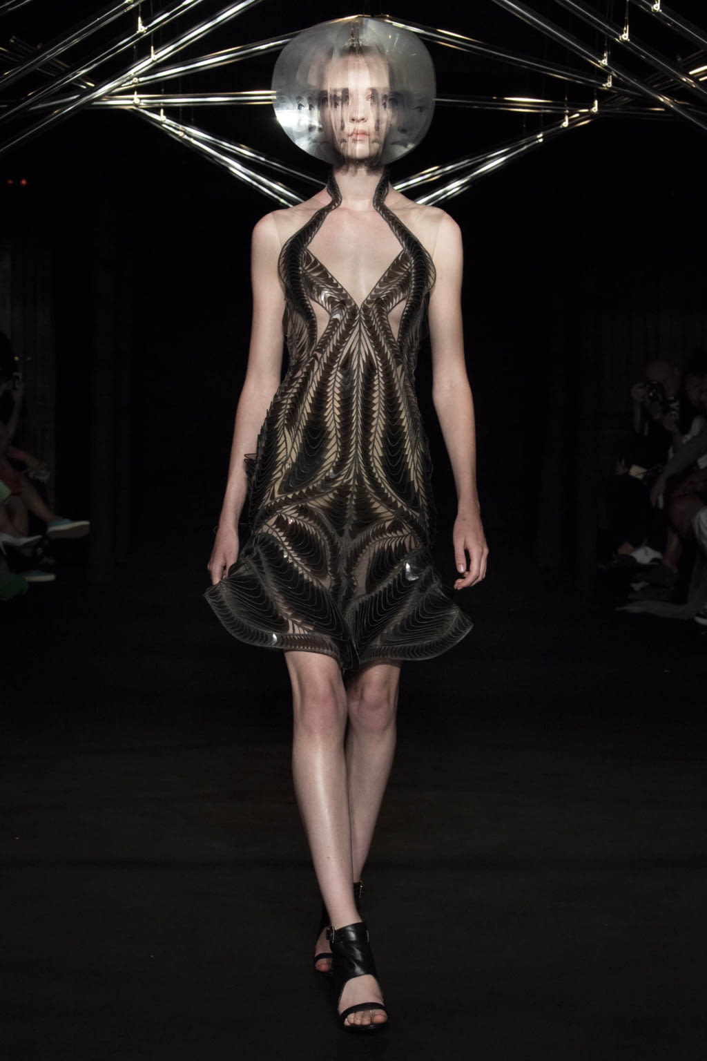Fashion Week Paris Fall/Winter 2018 look 14 from the Iris Van Herpen collection 高级定制