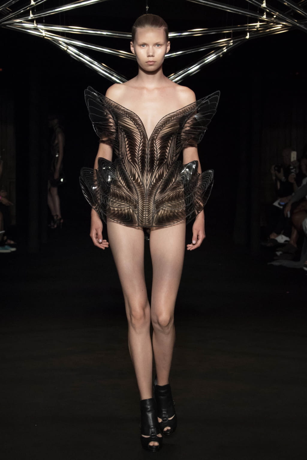 Fashion Week Paris Fall/Winter 2018 look 16 from the Iris Van Herpen collection couture