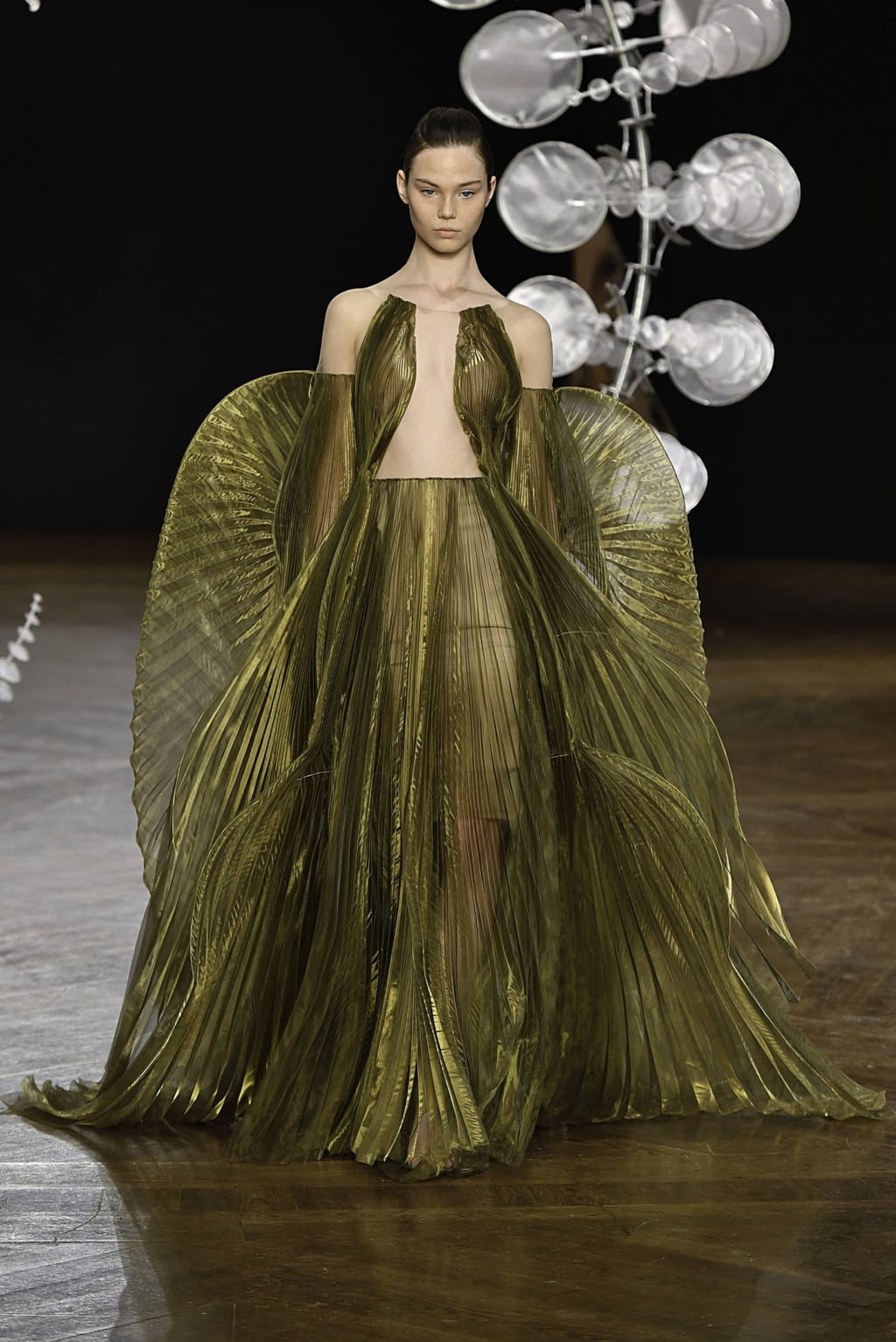 Fashion Week Paris Fall/Winter 2019 look 13 from the Iris Van Herpen collection couture