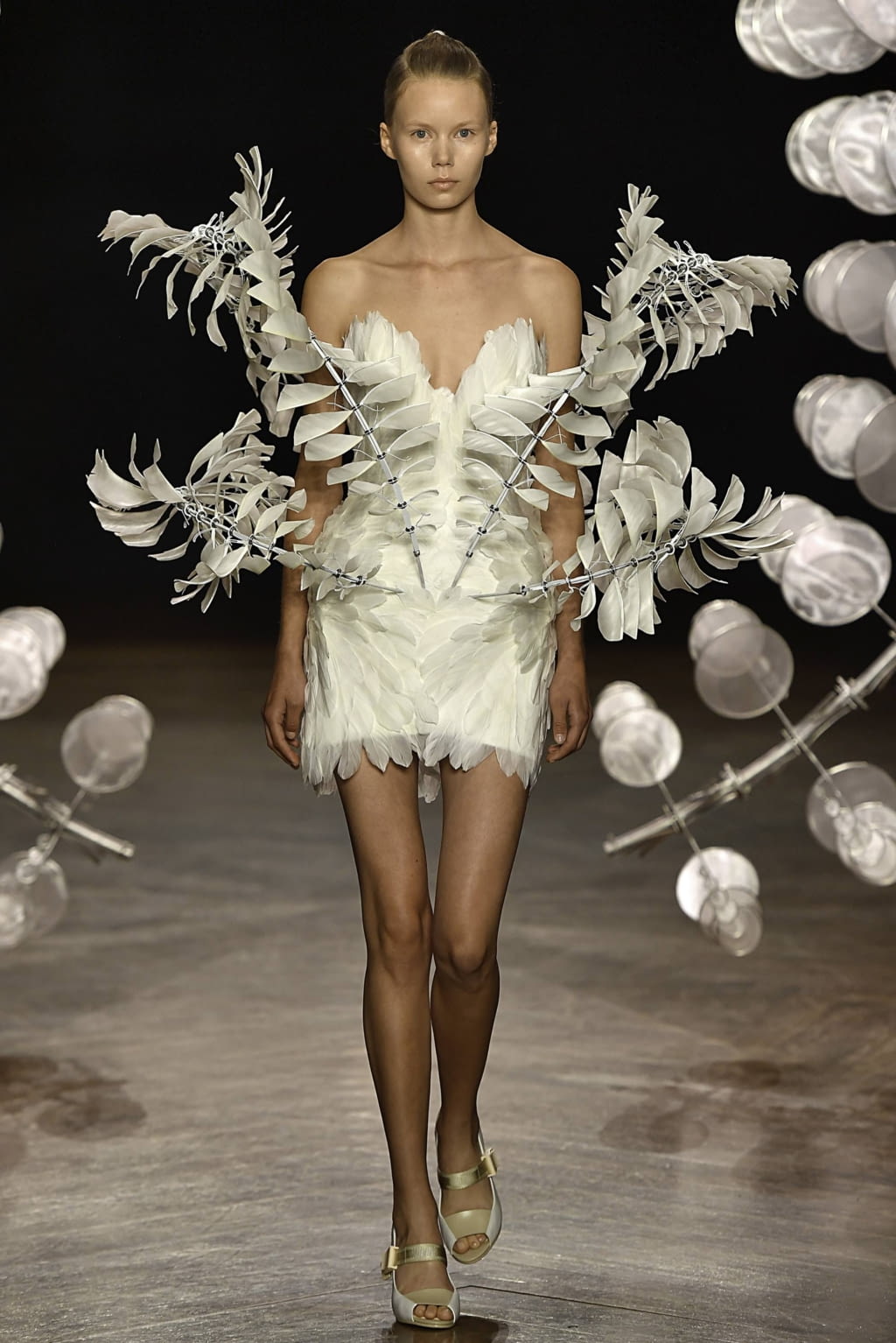 Fashion Week Paris Fall/Winter 2019 look 18 from the Iris Van Herpen collection couture