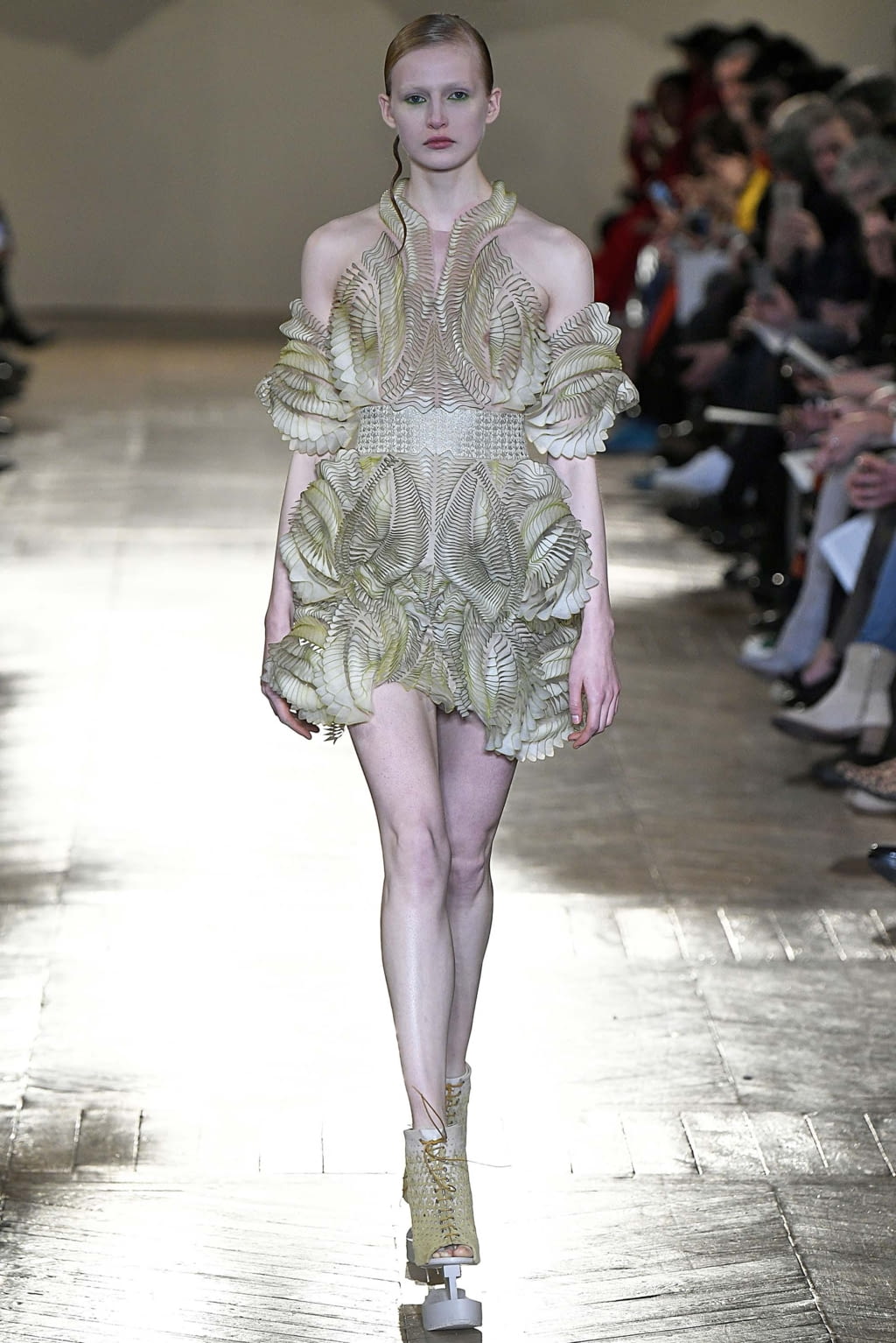 Fashion Week Paris Spring/Summer 2018 look 1 from the Iris Van Herpen collection couture