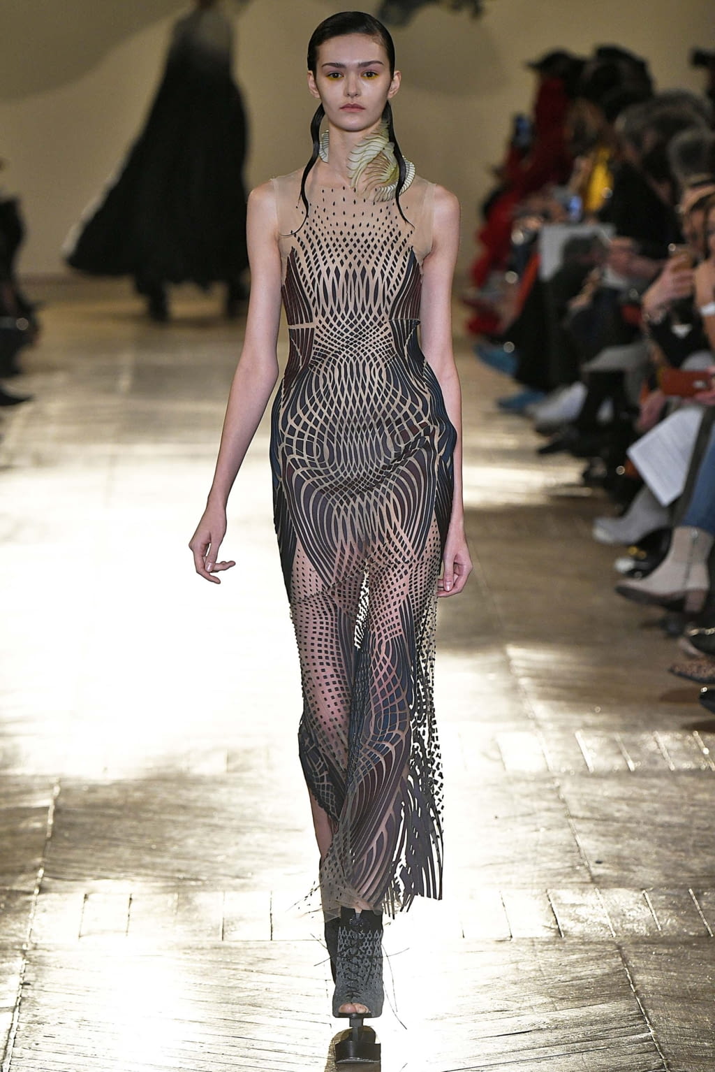 Fashion Week Paris Spring/Summer 2018 look 8 from the Iris Van Herpen collection couture