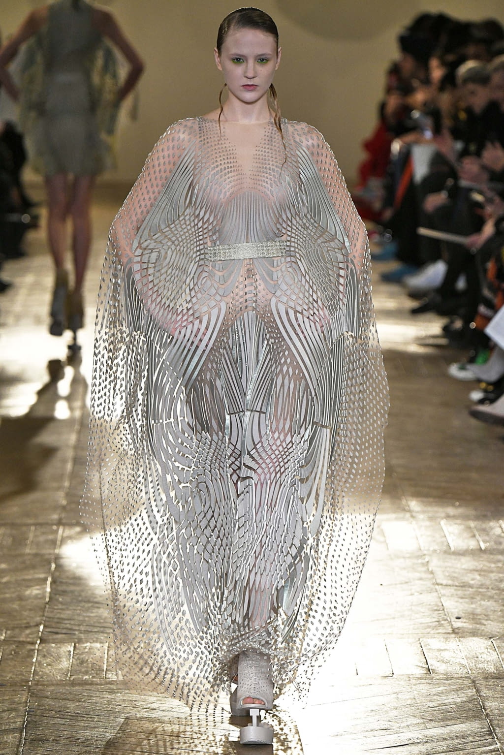 Fashion Week Paris Spring/Summer 2018 look 10 from the Iris Van Herpen collection couture