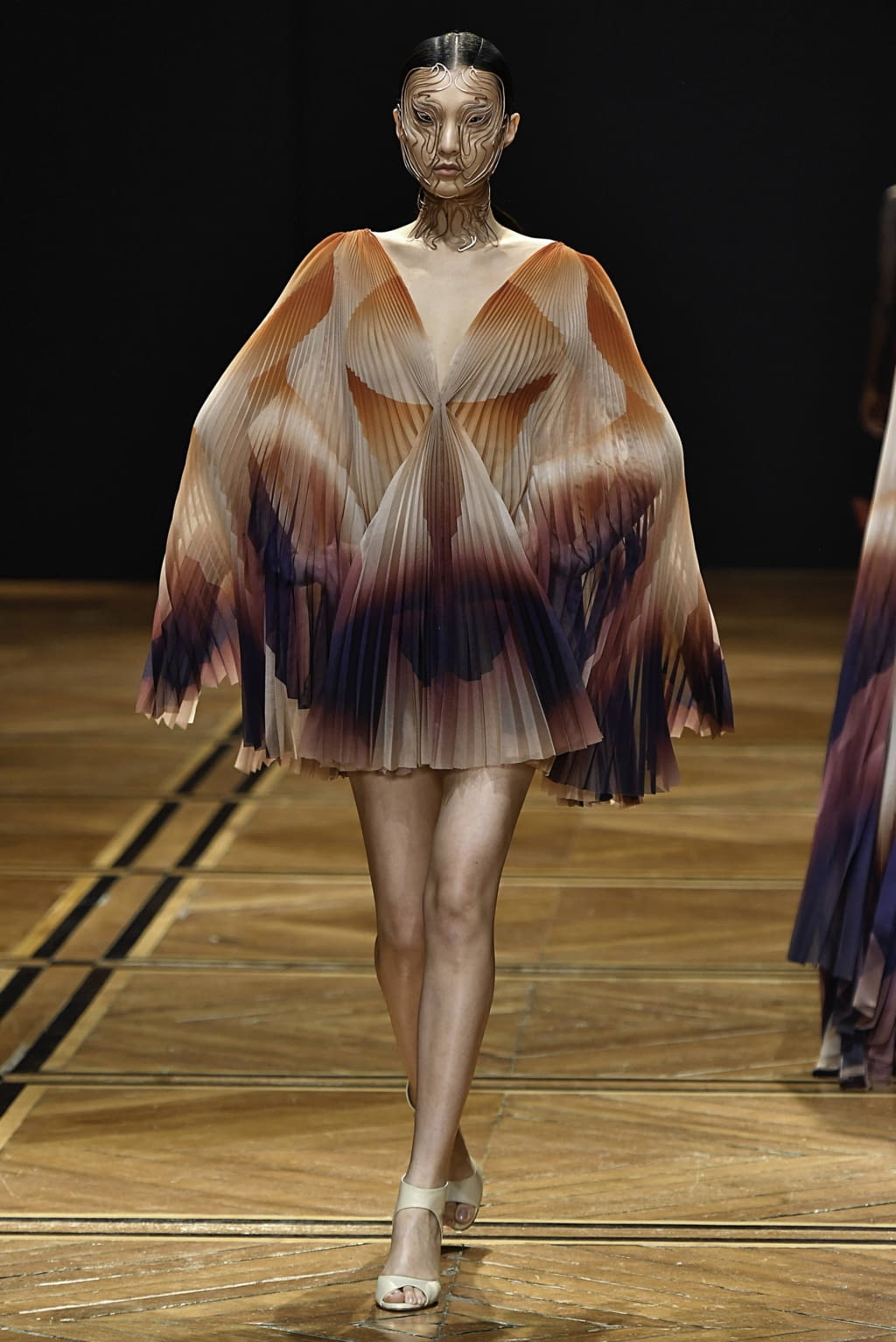 Fashion Week Paris Spring/Summer 2019 look 4 from the Iris Van Herpen collection couture