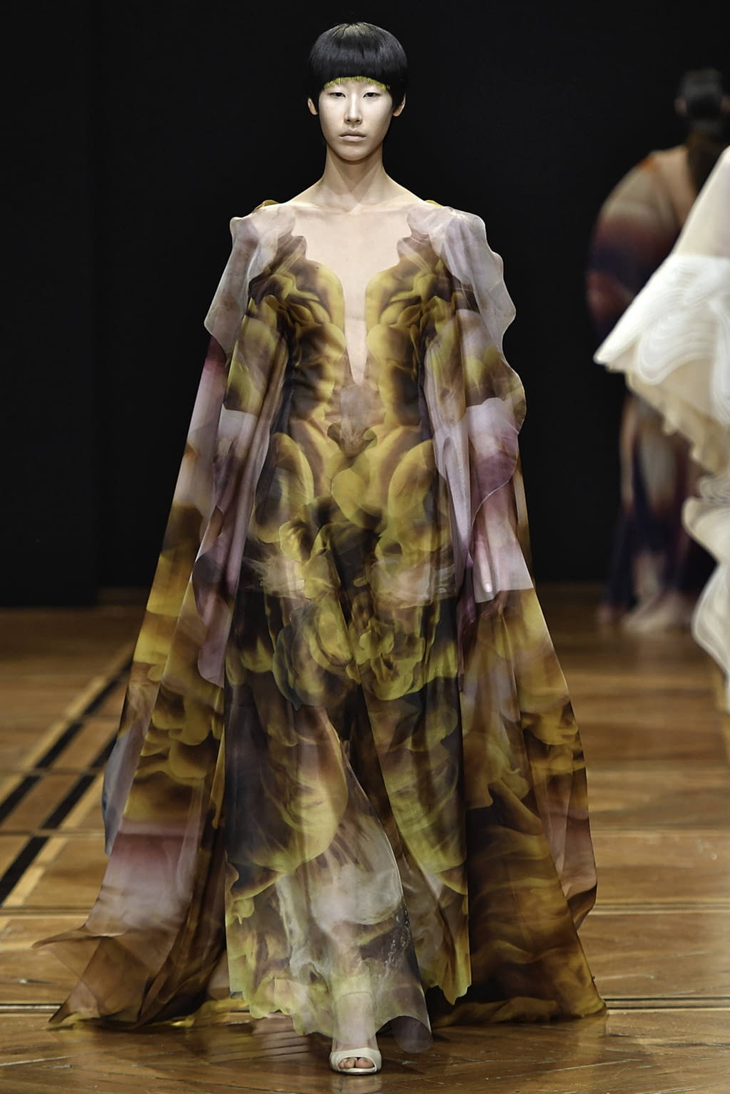 Fashion Week Paris Spring/Summer 2019 look 10 from the Iris Van Herpen collection 高级定制
