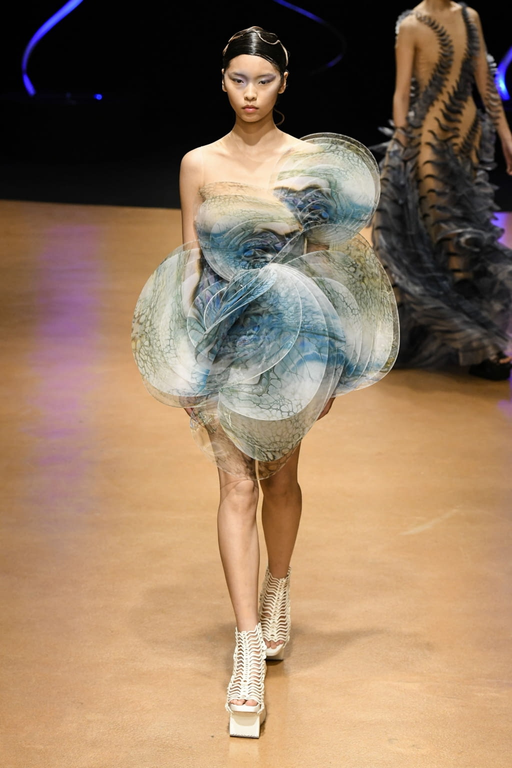 Fashion Week Paris Spring/Summer 2020 look 7 de la collection Iris Van Herpen couture