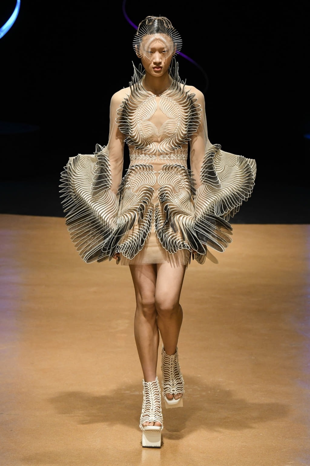 Fashion Week Paris Spring/Summer 2020 look 13 from the Iris Van Herpen collection couture