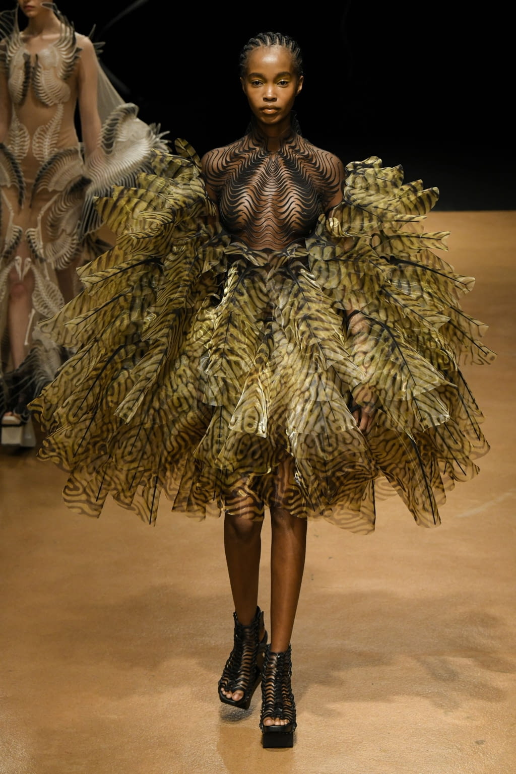 Fashion Week Paris Spring/Summer 2020 look 15 from the Iris Van Herpen collection couture