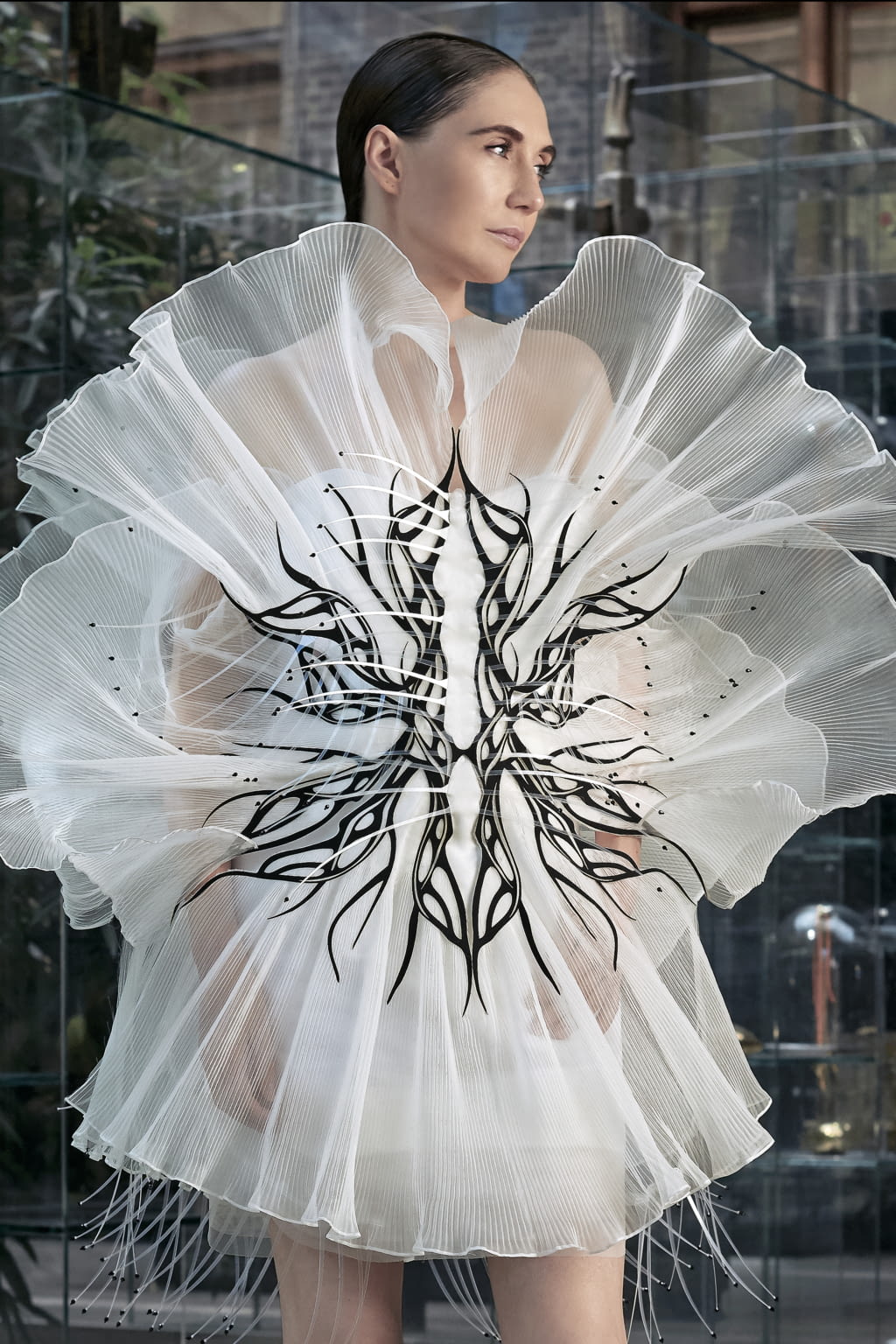 Fashion Week Paris Fall/Winter 2020 look 2 from the Iris Van Herpen collection 高级定制
