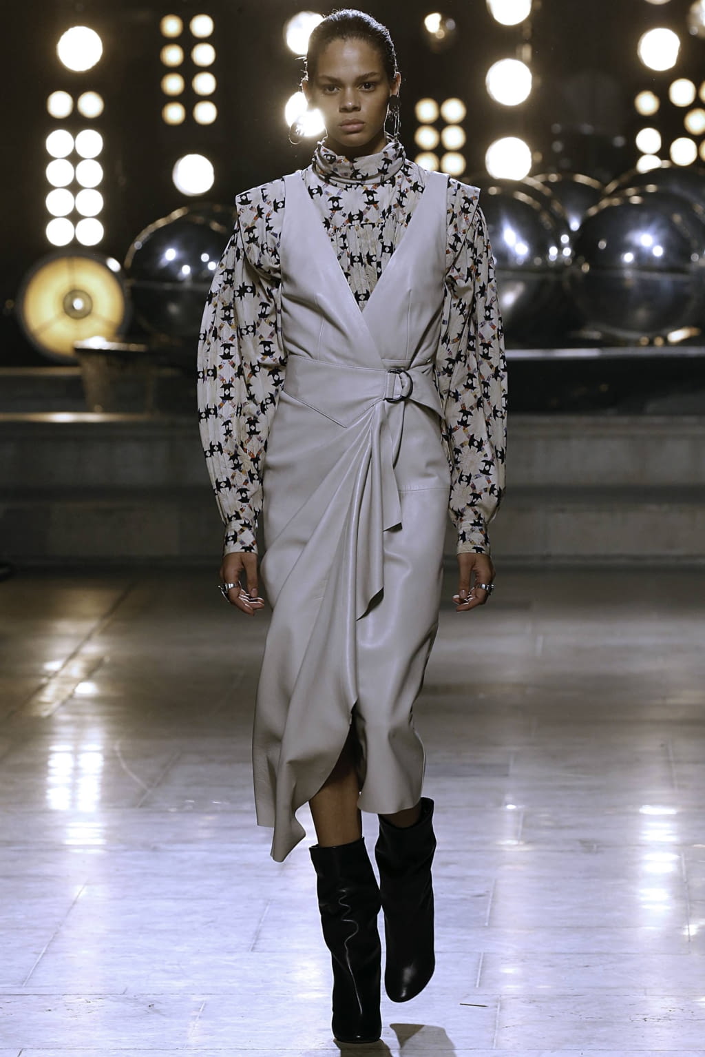 Fashion Week Paris Fall/Winter 2019 look 8 from the Isabel Marant collection womenswear
