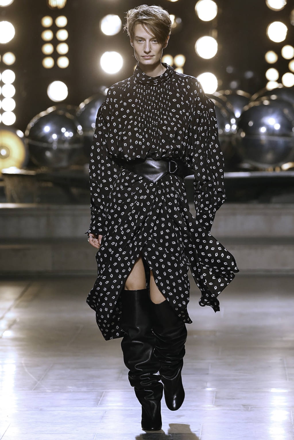 Fashion Week Paris Fall/Winter 2019 look 40 from the Isabel Marant collection 女装