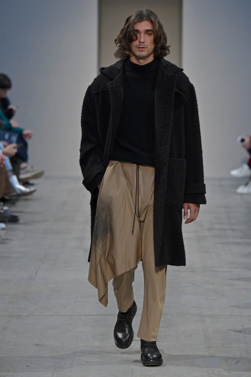 Fashion Week Milan Fall/Winter 2018 look 20 from the Isabel Benenato collection menswear