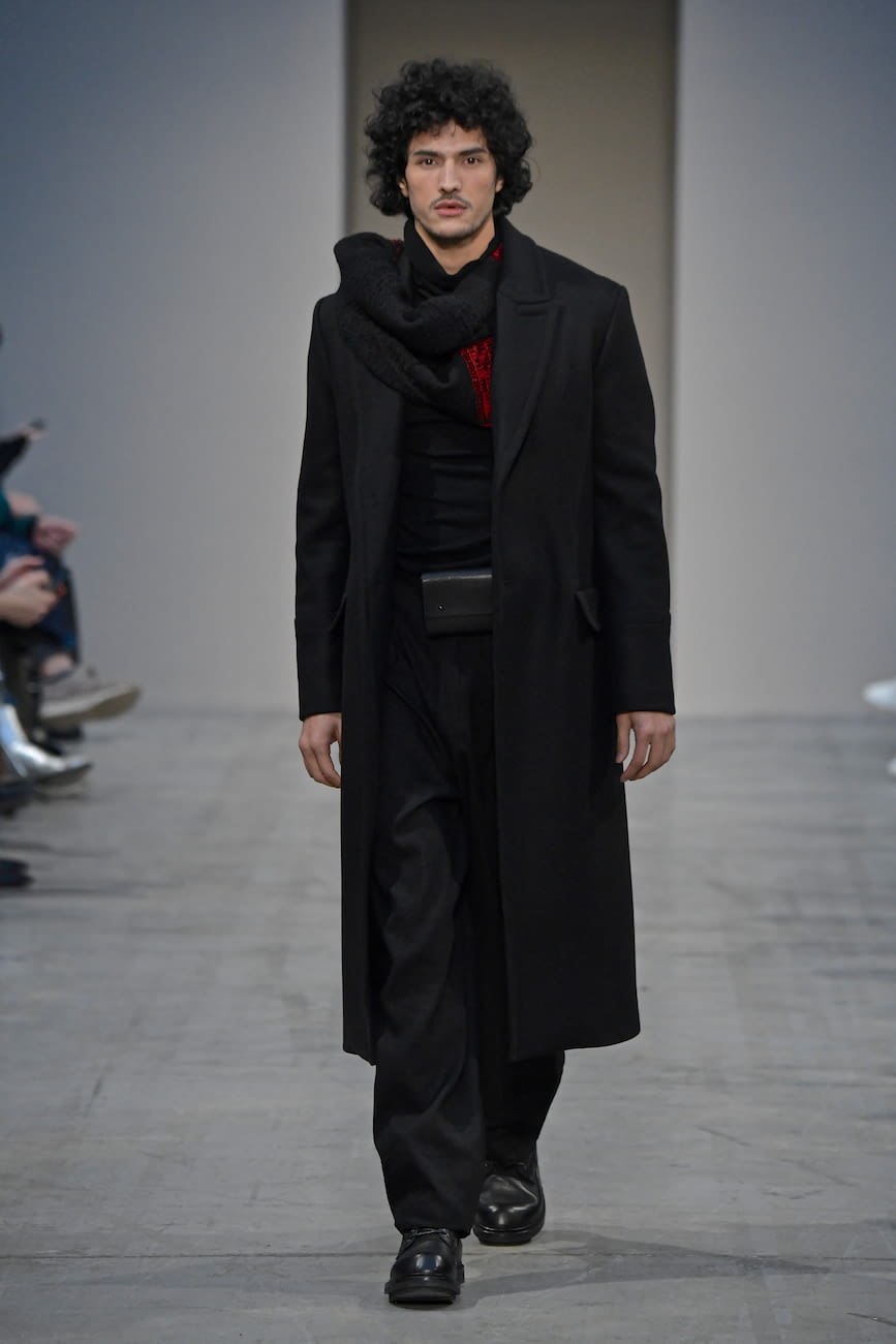 Fashion Week Milan Fall/Winter 2018 look 24 from the Isabel Benenato collection menswear
