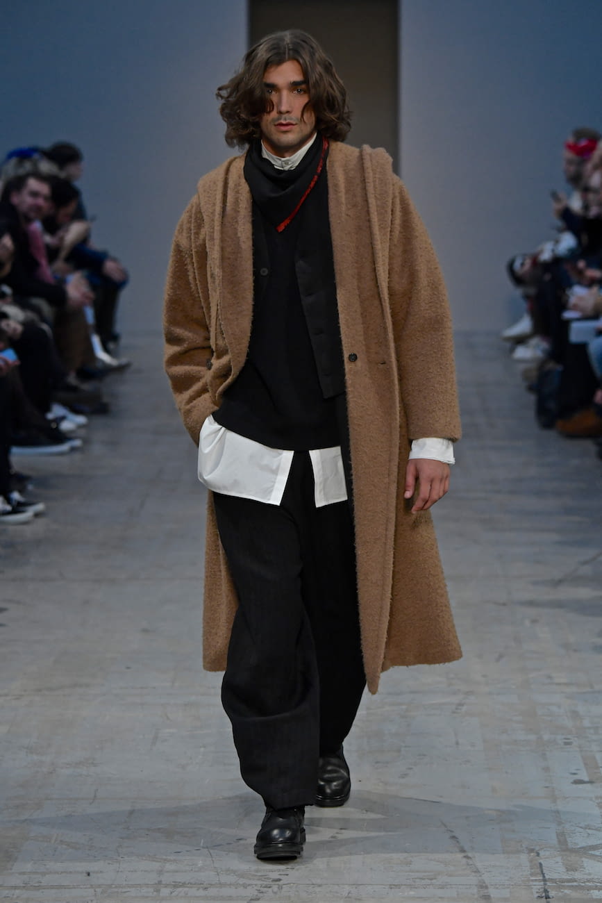 Fashion Week Milan Fall/Winter 2018 look 42 from the Isabel Benenato collection menswear