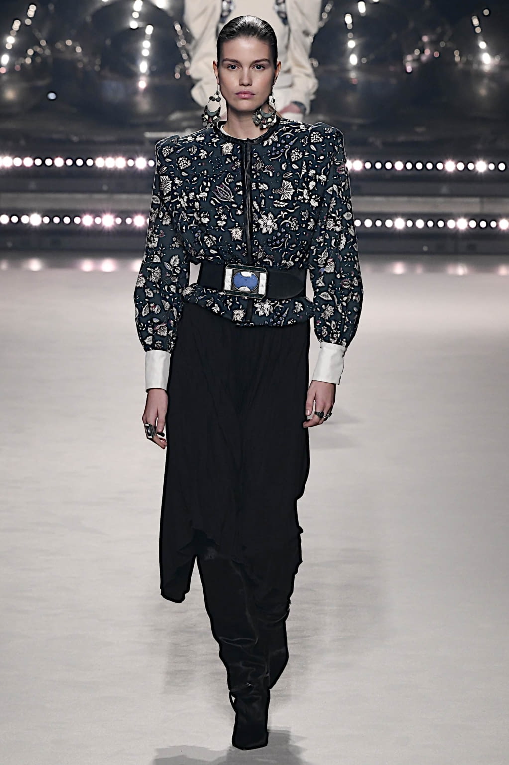 Fashion Week Paris Fall/Winter 2020 look 18 from the Isabel Marant collection 女装