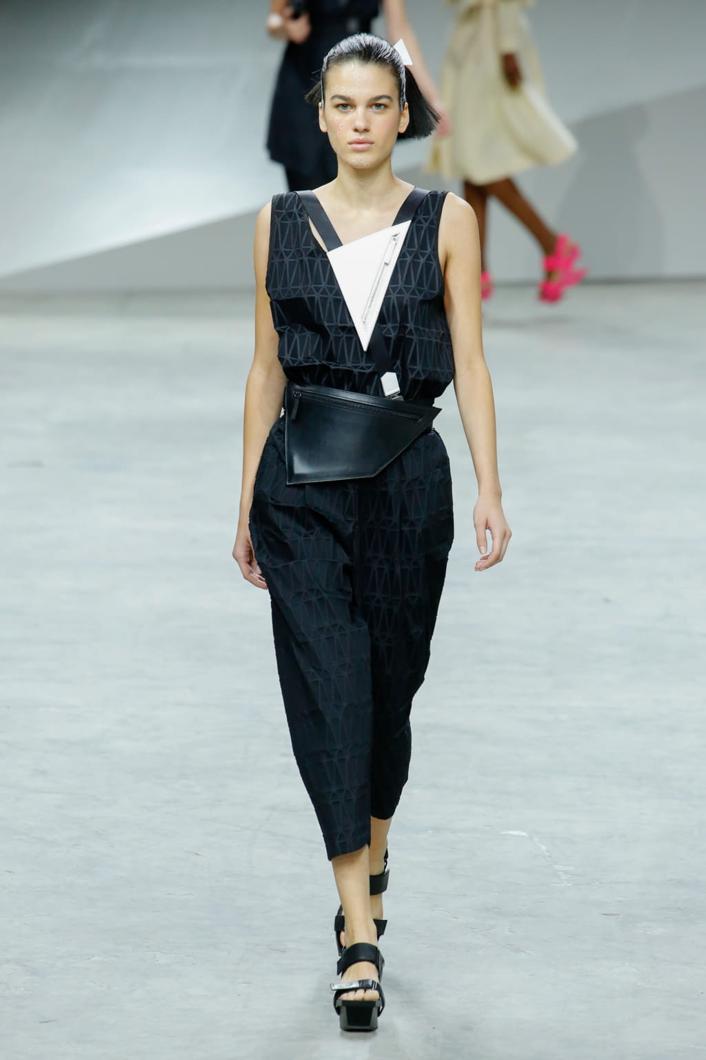 Fashion Week Paris Spring/Summer 2017 look 13 from the Issey Miyake collection womenswear