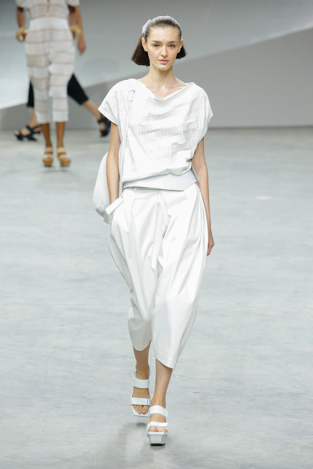 Fashion Week Paris Spring/Summer 2017 look 17 from the Issey Miyake collection womenswear