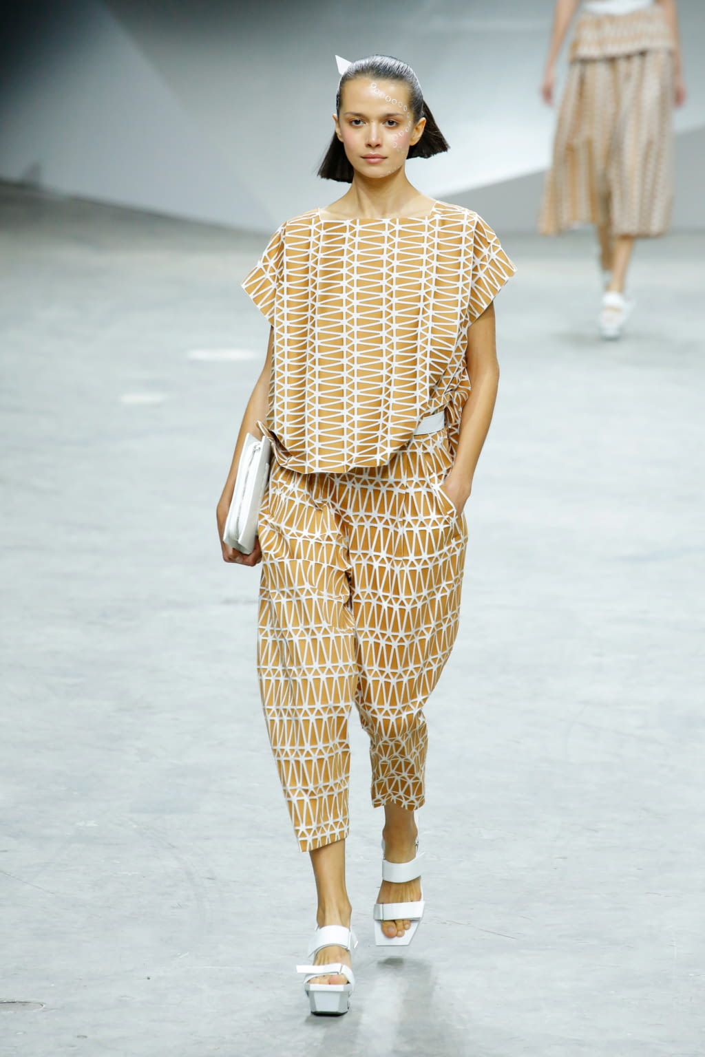 Fashion Week Paris Spring/Summer 2017 look 21 from the Issey Miyake collection womenswear