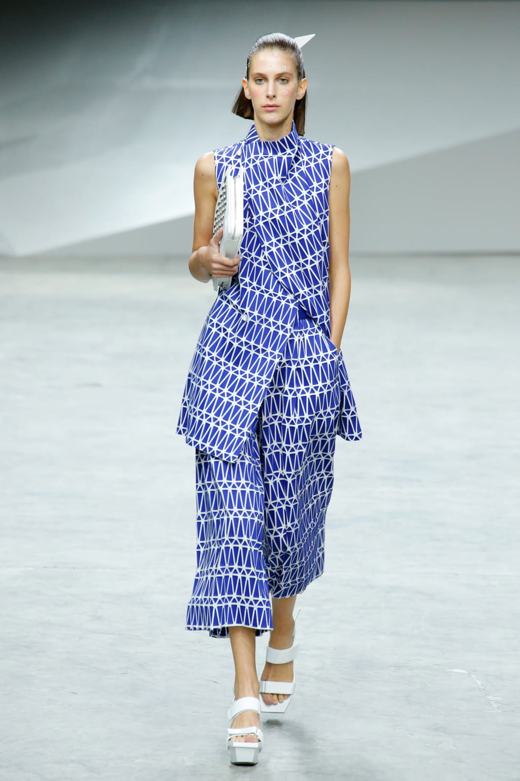 Fashion Week Paris Spring/Summer 2017 look 24 from the Issey Miyake collection womenswear