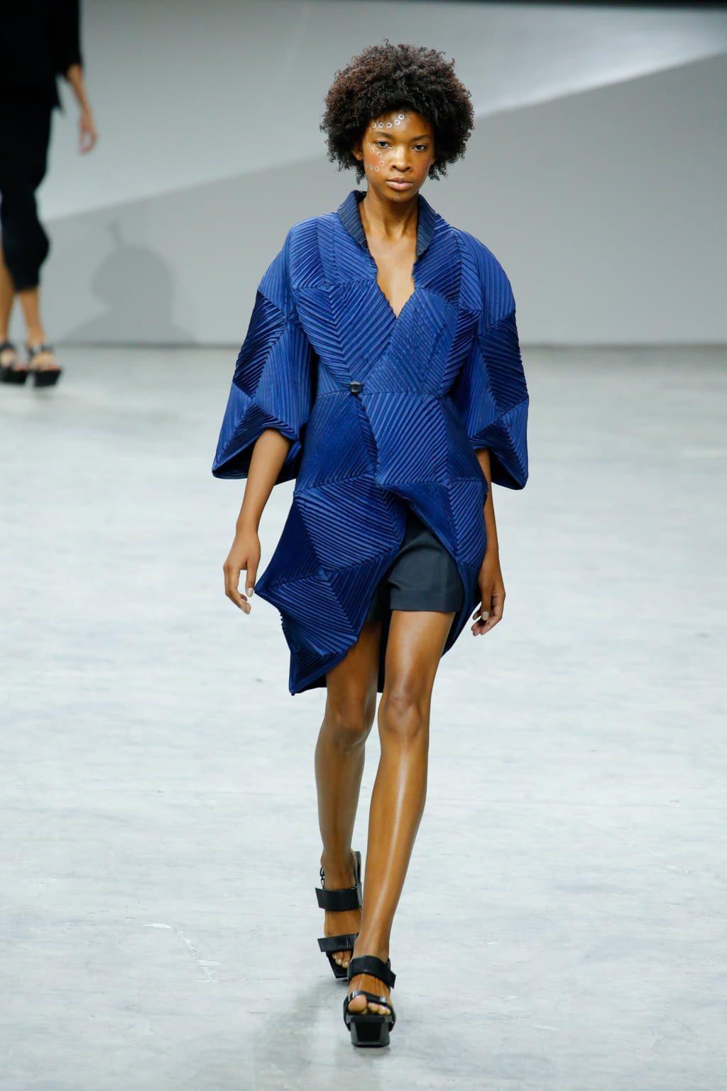 Fashion Week Paris Spring/Summer 2017 look 30 from the Issey Miyake collection womenswear