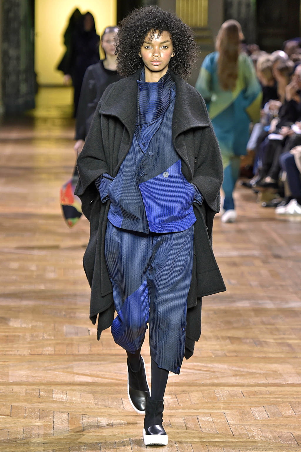 Fashion Week Paris Fall/Winter 2017 look 9 from the Issey Miyake collection womenswear