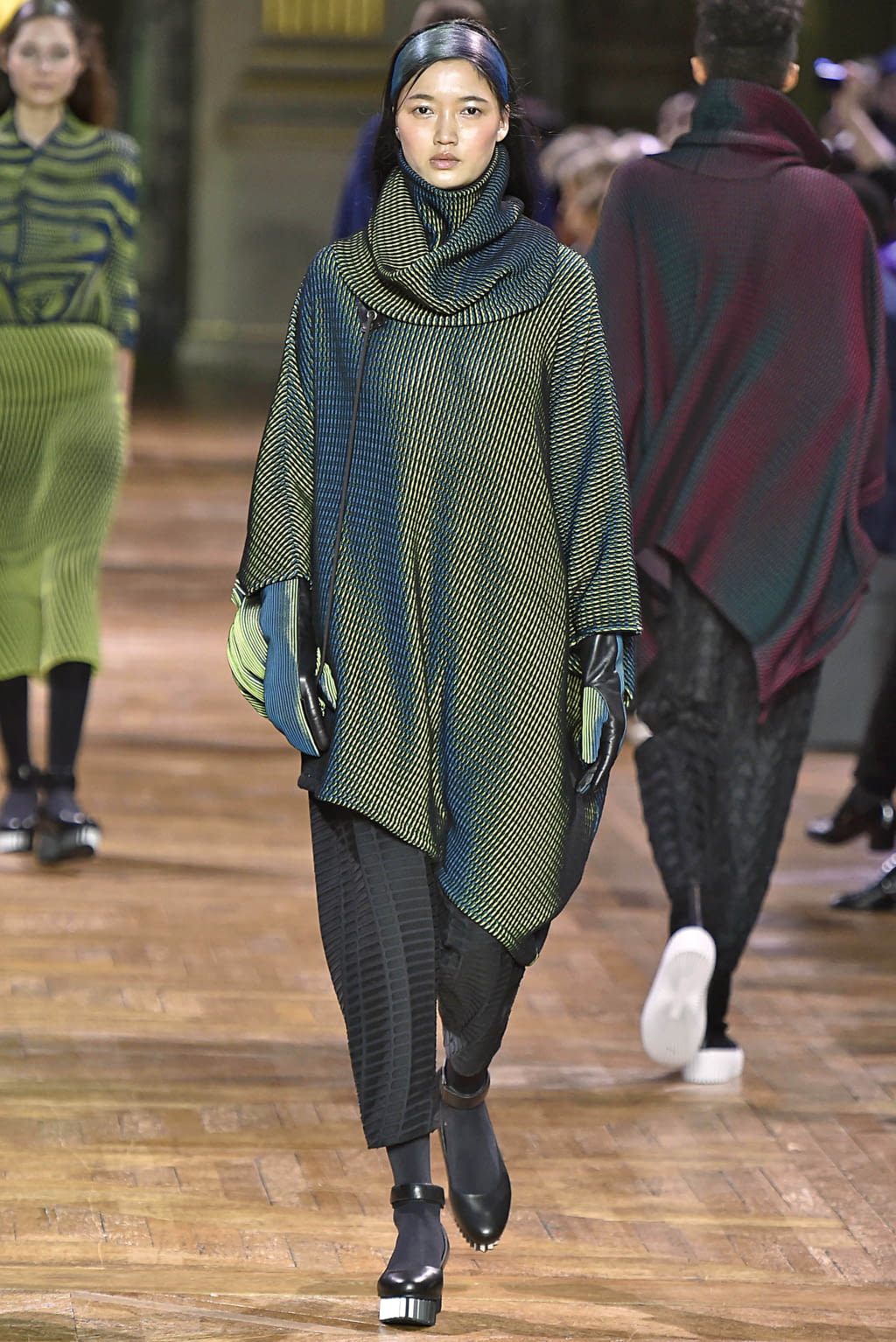 Fashion Week Paris Fall/Winter 2017 look 20 from the Issey Miyake collection womenswear
