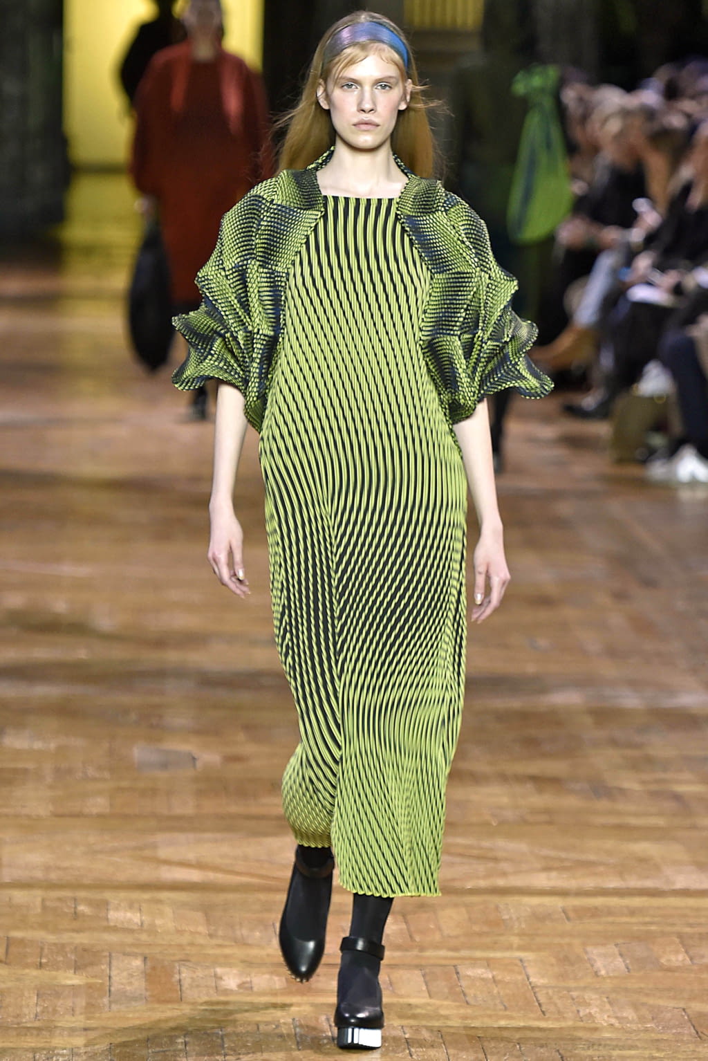 Fashion Week Paris Fall/Winter 2017 look 23 from the Issey Miyake collection 女装