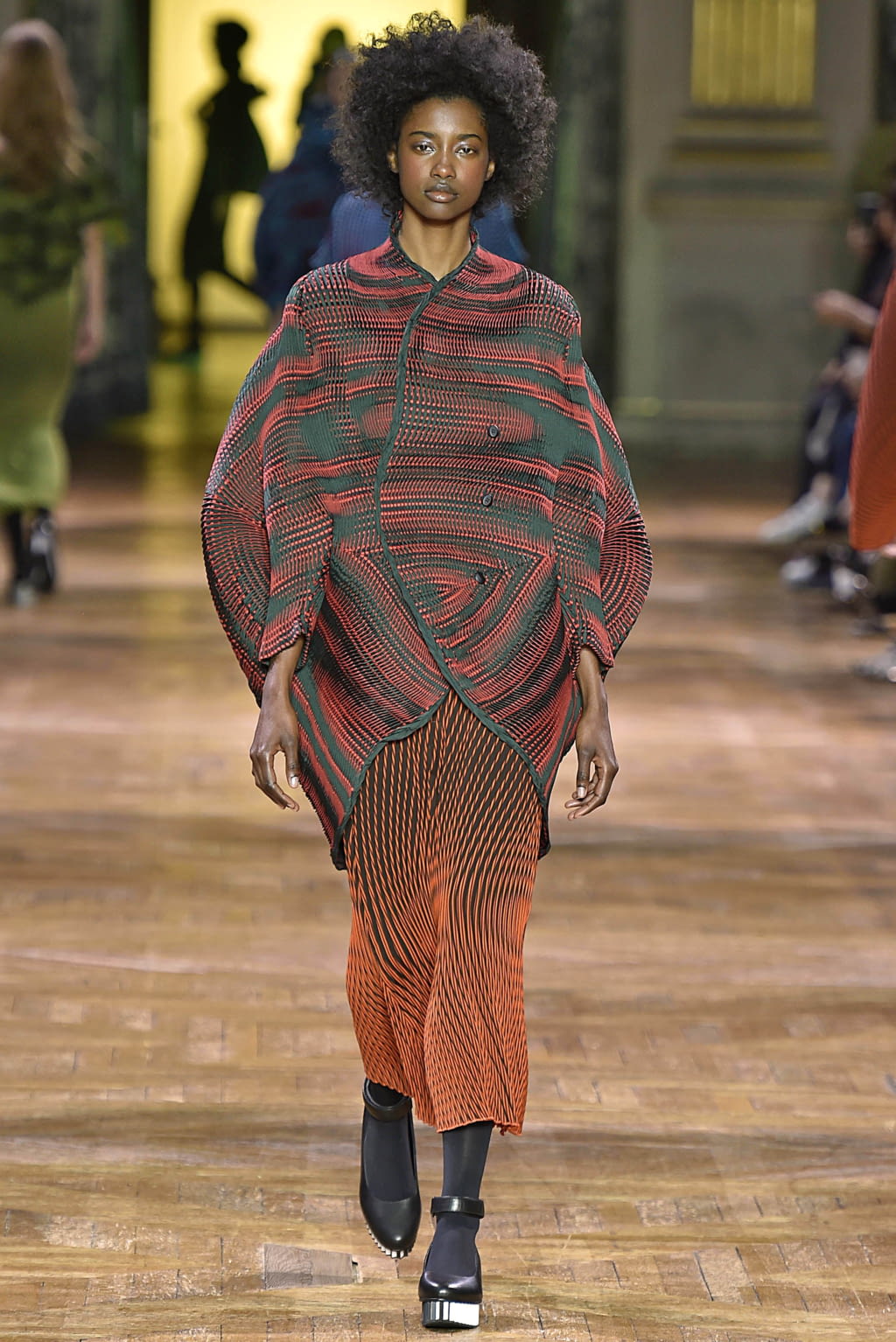Fashion Week Paris Fall/Winter 2017 look 25 from the Issey Miyake collection womenswear